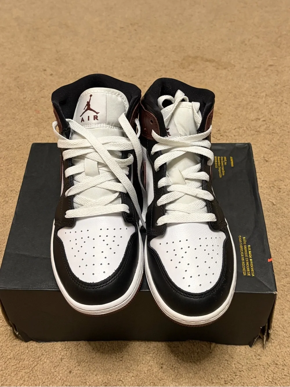 Jordan mid tops